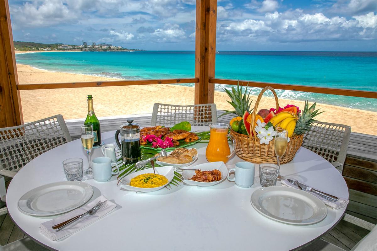 Villa rental St Martin - Gazeebo table
